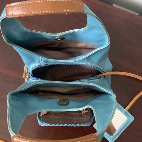 Spacious little blue purse. Blue with brown trim. Perfect for summer! - Picture 5 of 7